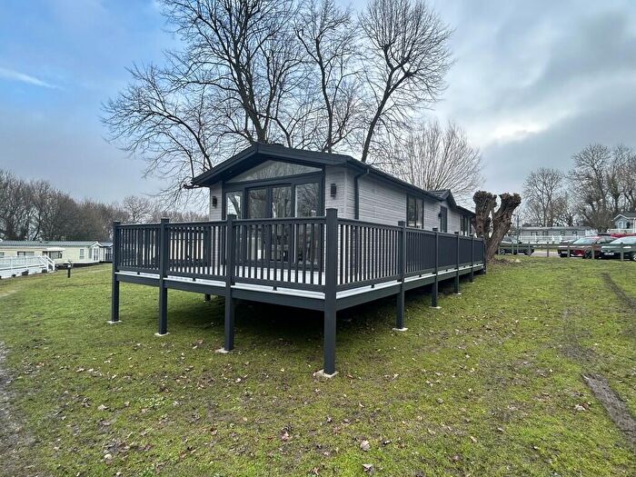 2 Bedroom Mobile Home For Sale In Sewardstone Road, London, E4