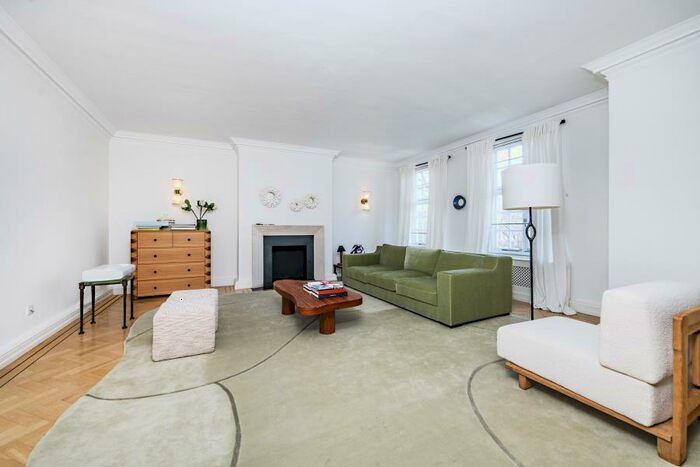 5 Bedroom Flat To Rent In Hanover House, NW8