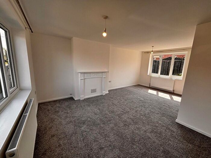 3 Bedroom Semi-Detached House To Rent In Beech Grove, Carlton-in-Lindrick, S81