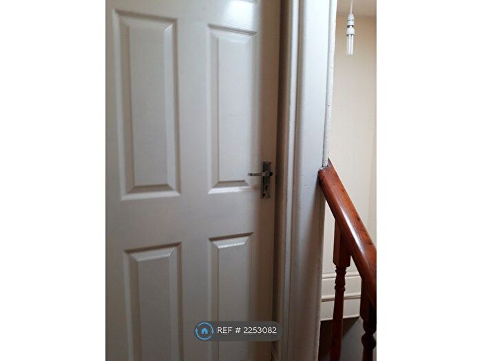 1 Bedroom Flat To Rent In Cleveland Road, Manchester, M8