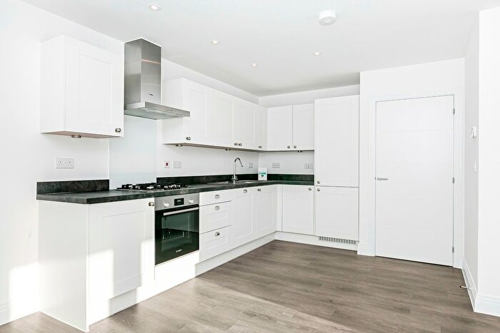 2 Bedroom Flat To Rent In Lake House, Ottershaw, KT16