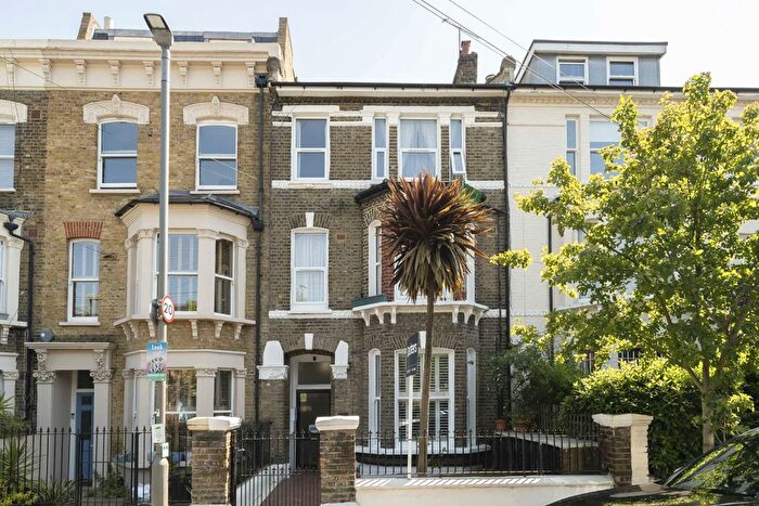 2 Bedroom Flat To Rent In Stormont Road, London, SW11