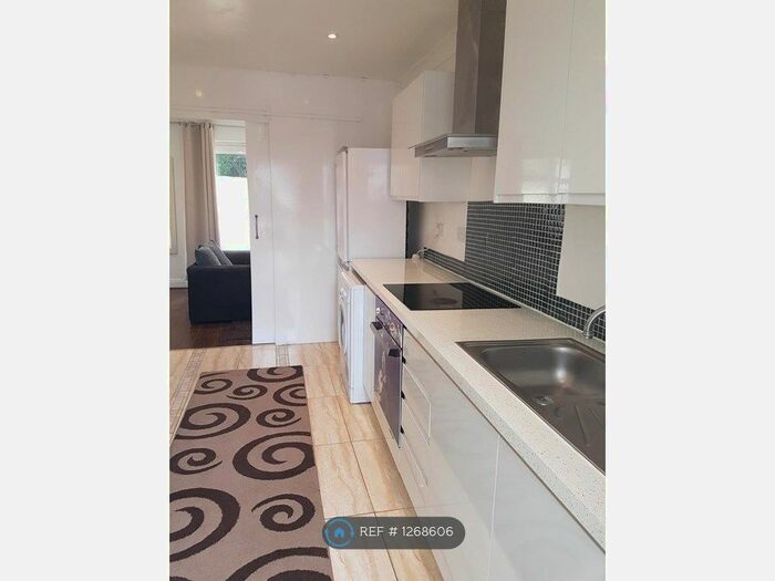 Studio To Rent In Edgware, Edgware, HA8