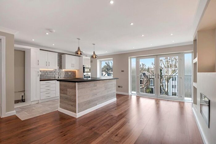 3 Bedroom Flat For Sale In Fountayne Road, London, N16