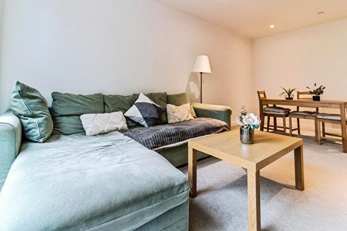 2 Bedroom Apartment To Rent In Boundary Lane, Manchester, Greater Manchester, M15