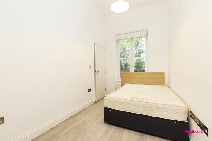 3 Bedroom Flat To Rent In Crescent Road, N8