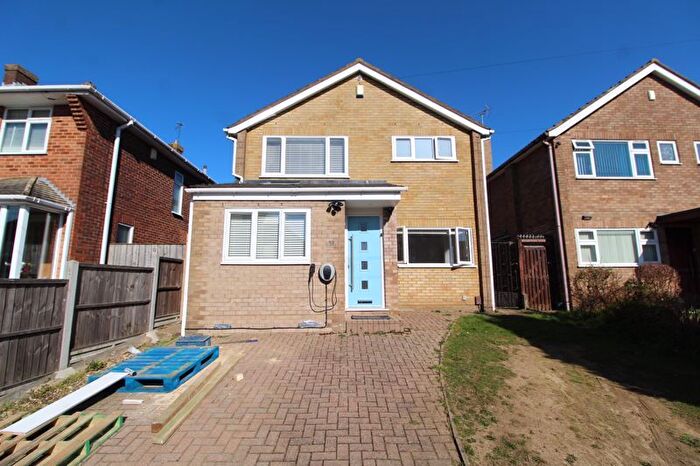 3 Bedroom Detached House To Rent In Broughton Avenue, Luton, LU3