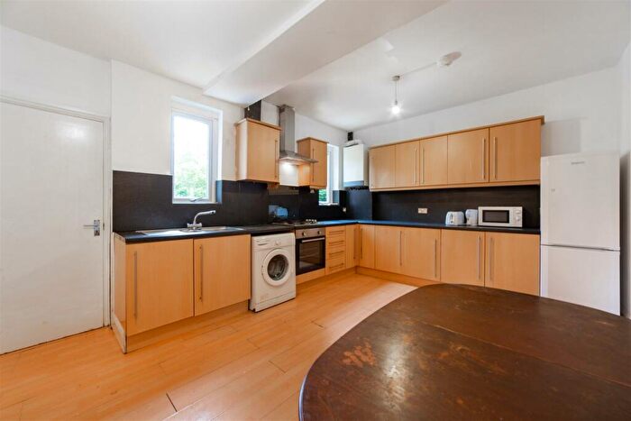 4 Bedroom Semi-Detached House To Rent In Beatrice Road, Heaton, NE6