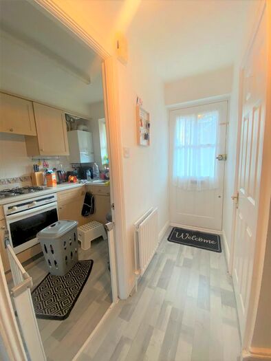 2 Bedroom Terraced House To Rent In Oakcroft, Pinner, HA5