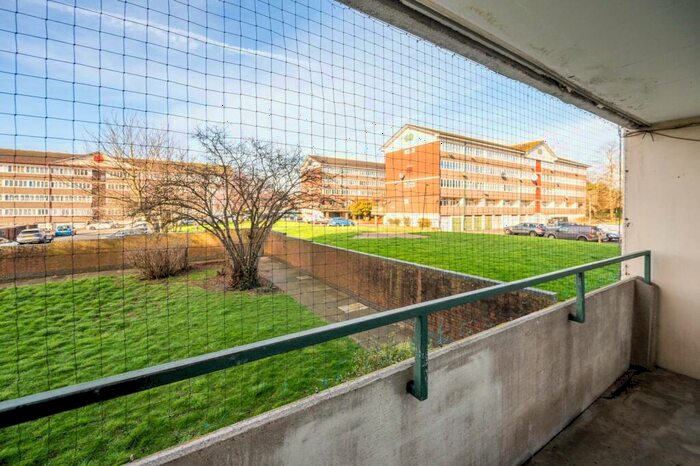 2 Bedroom Flat To Rent In Hazel Grove, Sydenham, London, SE26