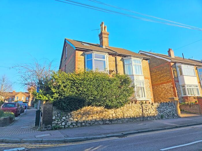 4 Bedroom Property To Rent In Holland Road, Maidstone, ME14