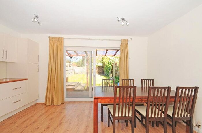 3 Bedroom Semi-Detached House To Rent In Nethercourt Avenue, Woodside Park, N3