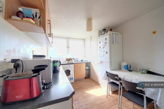 3 Bedroom Flat To Rent In Dennison Point, London, E15