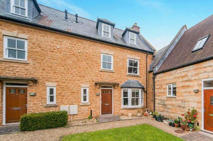 3 Bedroom Property To Rent In Digby Road, Sherborne DT9