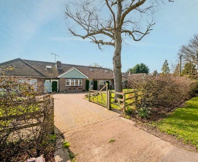 4 Bedroom Detached Bungalow To Rent In East Hanningfield Road, Chelmsford, CM2