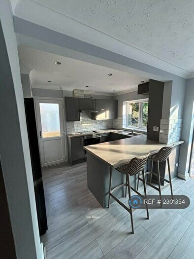 3 Bedroom Detached House To Rent In Thirlmere Close, Leeds, LS11