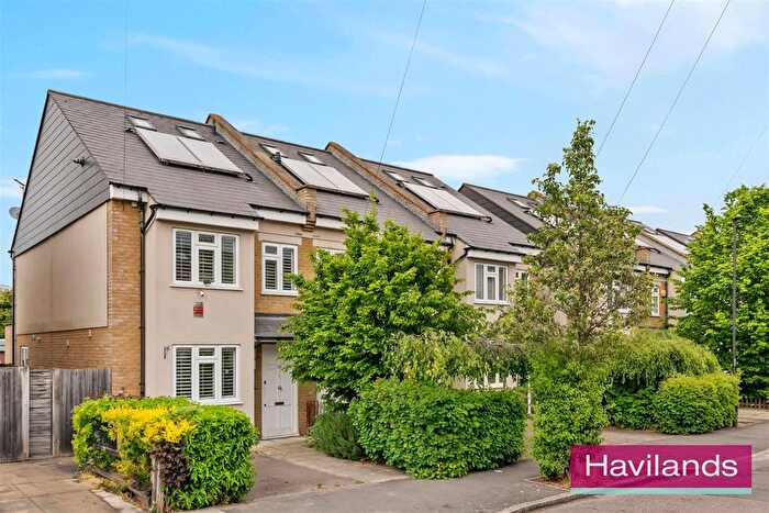 3 Bedroom End Of Terrace House For Sale In Highfield Road, London, N21