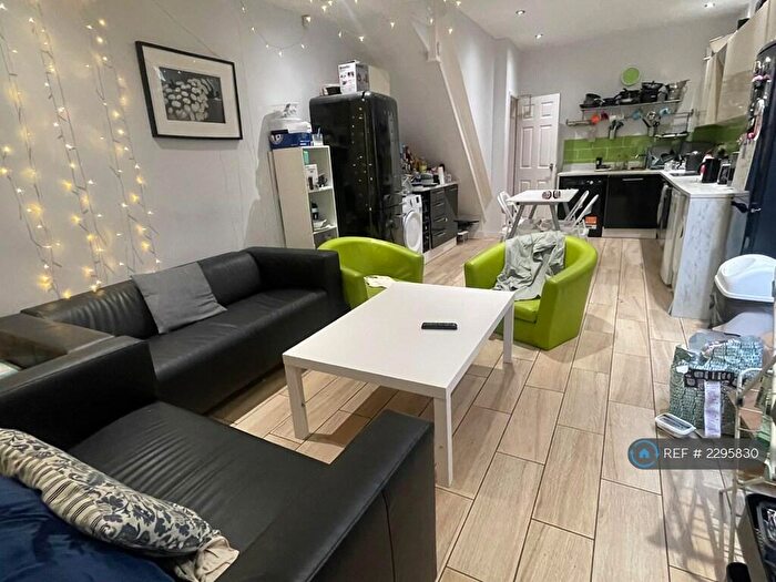 7 Bedroom Terraced House To Rent In Tiverton Road, Birmingham, B29