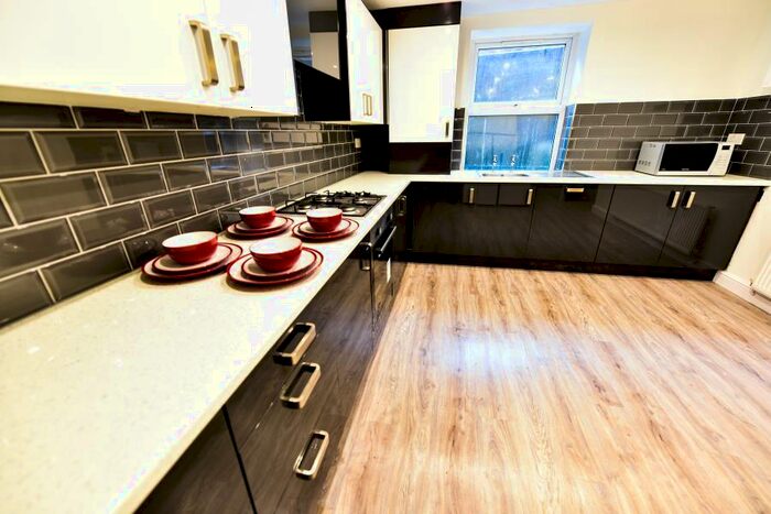 6 Bedroom Terraced House To Rent In Delph Mount, Woodhouse, Leeds, LS6