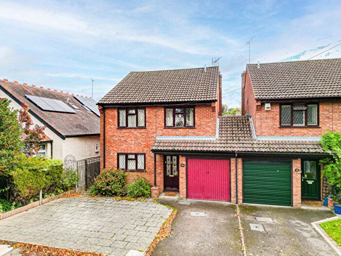 4 Bedroom Link Detached House For Sale In Station Road, Leigh-on-sea, SS9