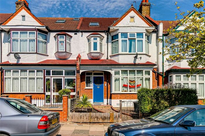 3 Bedroom Flat To Rent In Gateside Road, London, SW17