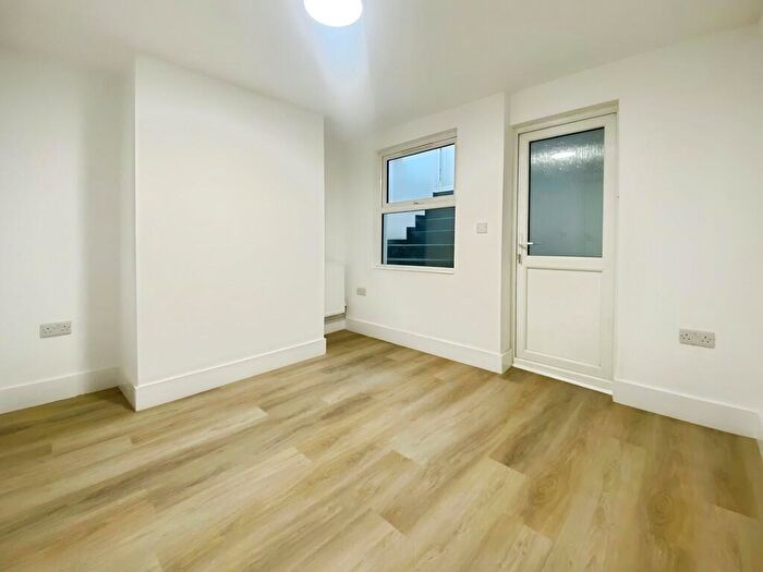 1 Bedroom Apartment To Rent In Britannia Road North, Southsea, PO5