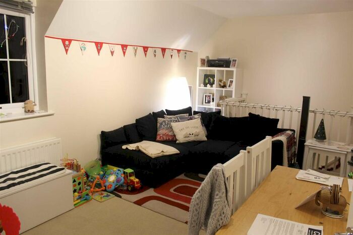 2 Bedroom Detached House To Rent In Deneb Drive, Swindon, SN25