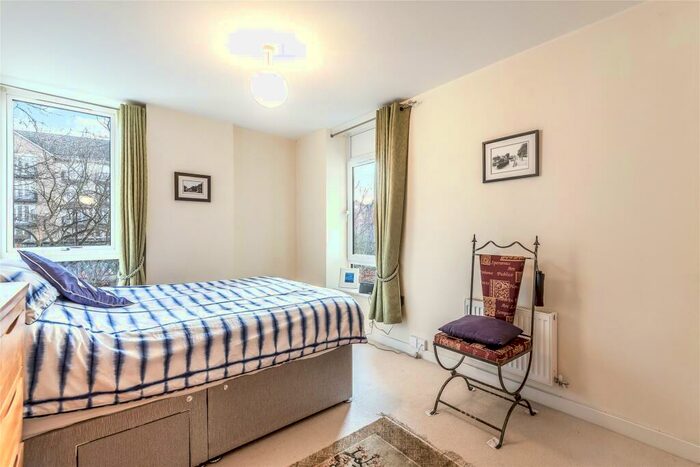2 Bedroom Apartment To Rent In The Meridian, Kenavon Drive, Reading, Berkshire, RG1