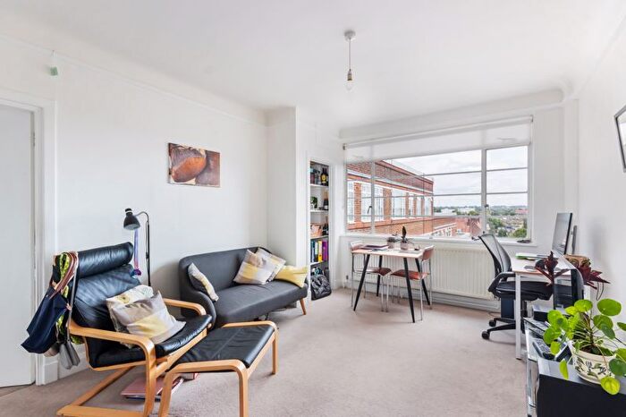 1 Bedroom Flat To Rent In Balham High Road, London, SW17