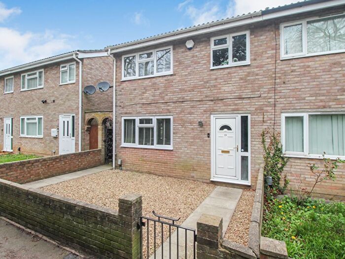 3 Bedroom Semi Detached House For Sale In Westdale Walk, Kempston, MK42