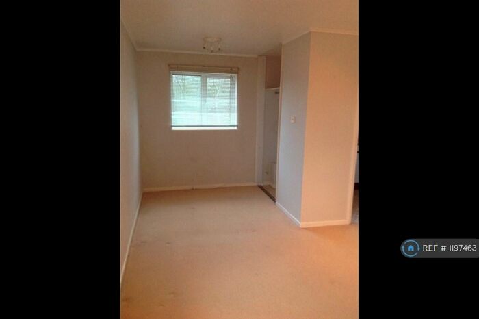 Studio To Rent In St. Leonards Park, East Grinstead, RH19
