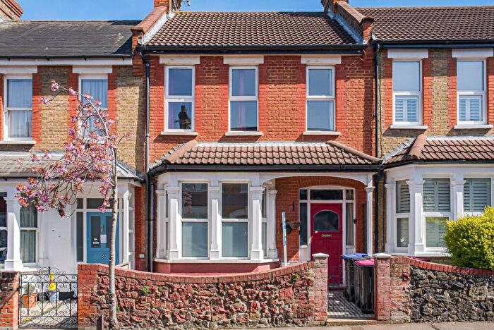 3 Bedroom Terraced House For Sale In Glenwood Avenue, Westcliff-On-Sea, SS0