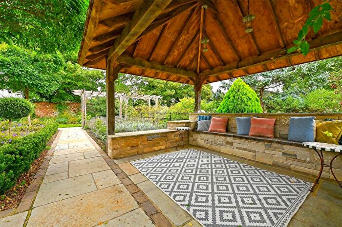 5 Bedroom Detached House For Sale In Chestnut Park, Bray, Maidenhead, Berkshire, SL6