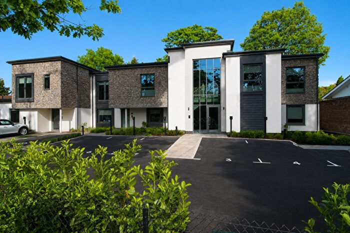 2 Bedroom Flat To Rent In Copsem Lane, Esher, Surrey, KT10
