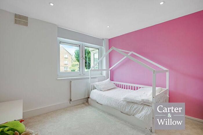 2 Bedroom Flat For Sale In Elm Court, Love Lane, Woodford Green, IG8