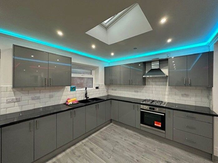 4 Bedroom Semi-Detached House To Rent In Birchfields Road, Manchester, M13