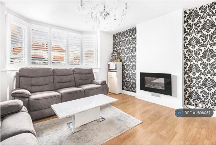 4 Bedroom Detached House To Rent In South Lane, New Malden, KT3