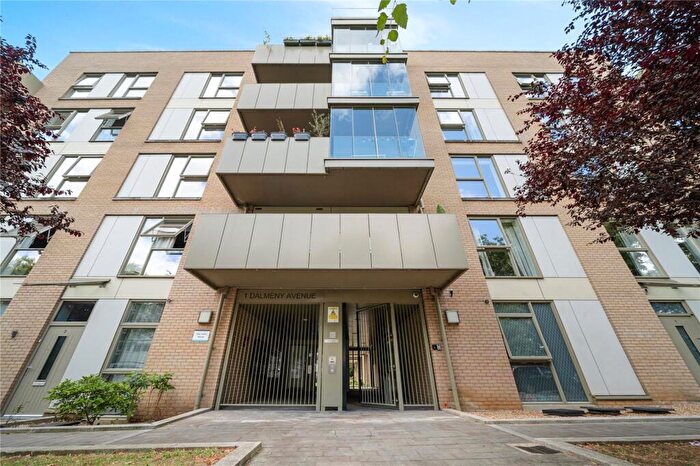 2 Bedroom Apartment For Sale In Dalmeny Avenue, London, N7