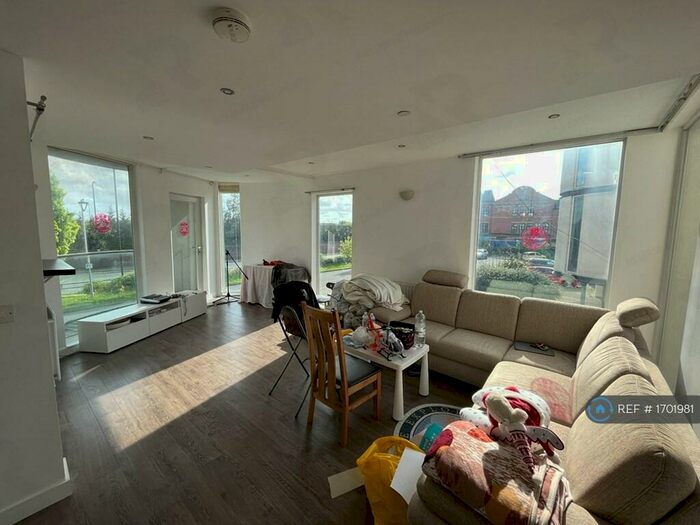 3 Bedroom Semi-Detached House To Rent In Wren Way, Manchester, M11