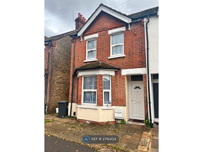 4 Bedroom Semi-Detached House To Rent In College Avenue, Slough, SL1