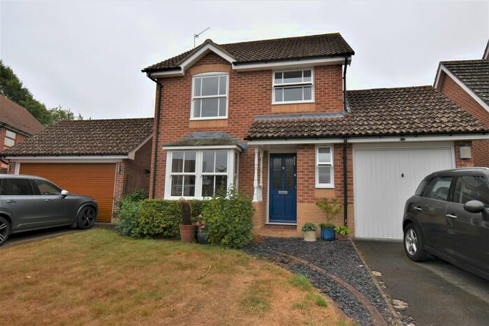3 Bedroom Detached House To Rent In Shaw Pightle, Hook, RG27