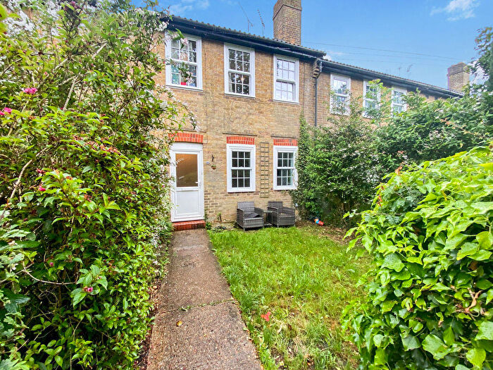 1 Bedroom Maisonette For Sale In Caterham On The Hill, CR3