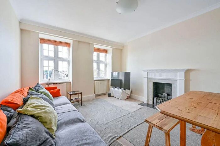 2 Bedroom Flat To Rent In Heathfield Court, Heathfield Terrace, Chiswick, W4