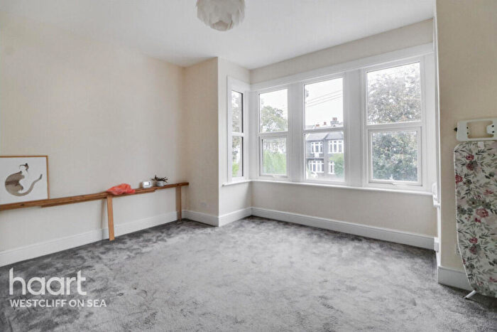 1 Bedroom Flat For Sale In Cossington Road, Westcliff-On-Sea, SS0