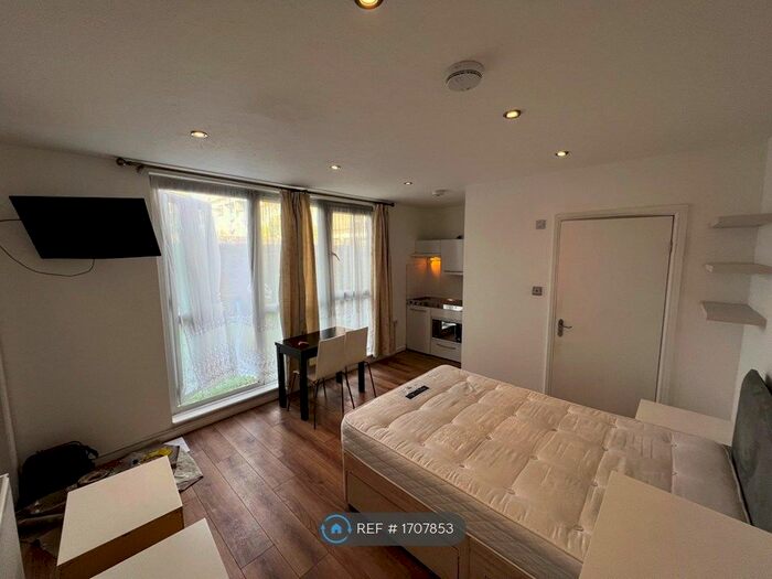 Studio To Rent In Dawes Road, London, SW6
