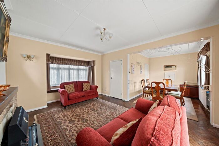 3 Bedroom Detached House For Sale In Brighton Road, South Sutton, SM2