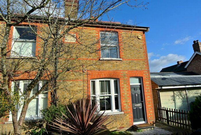 3 Bedroom Semi-Detached House To Rent In Harvest Road, Englefield Green, Egham, TW20