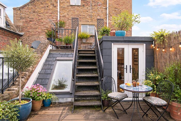 3 Bedroom Flat To Rent In Belsize Village, , Belsize Park, NW3