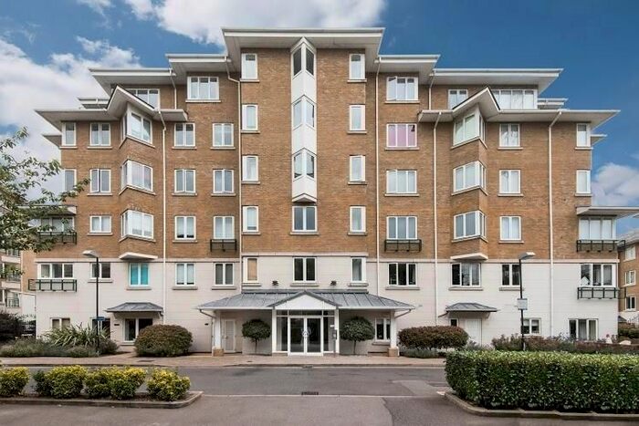 3 Bedroom Flat To Rent In Strand Drive, Kew, Richmond, Surrey, Uk, TW9