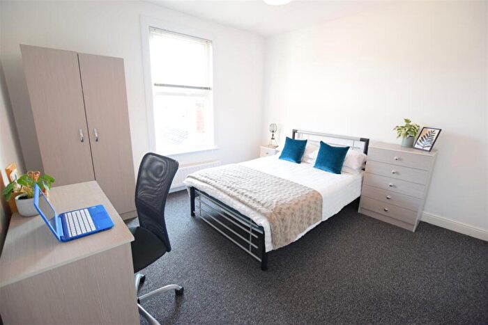 2 Bedroom Terraced House To Rent In Kirkby Street - Student House - /, LN5